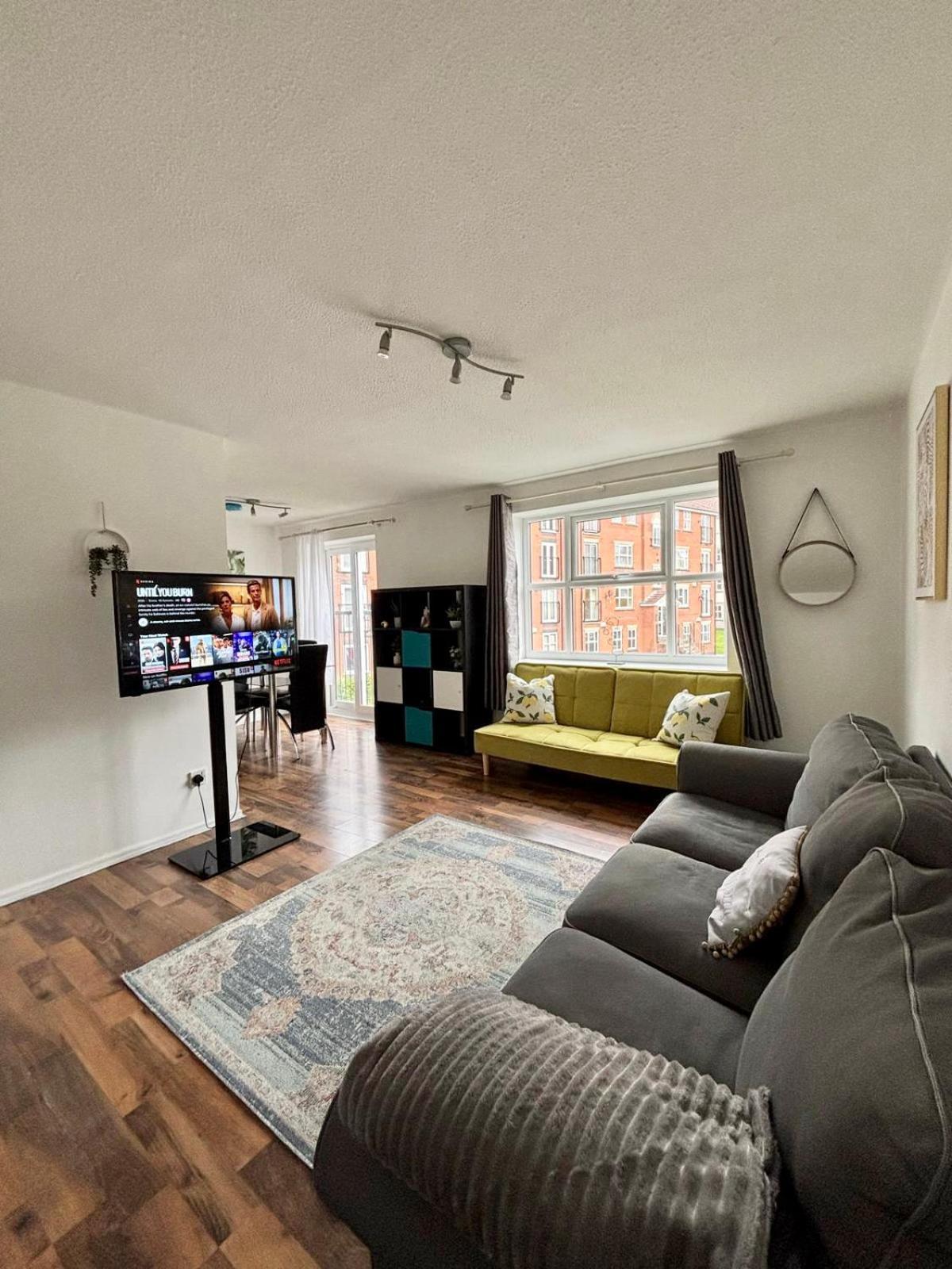 Stylish 2 Bed Centre